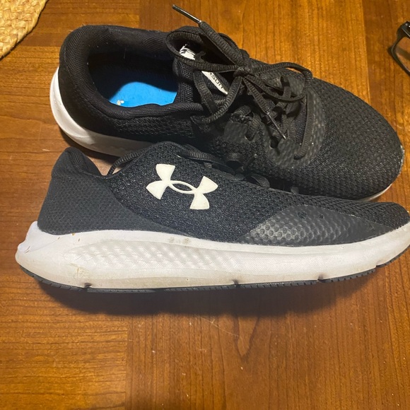 Under Armour shoes - Picture 4 of 9